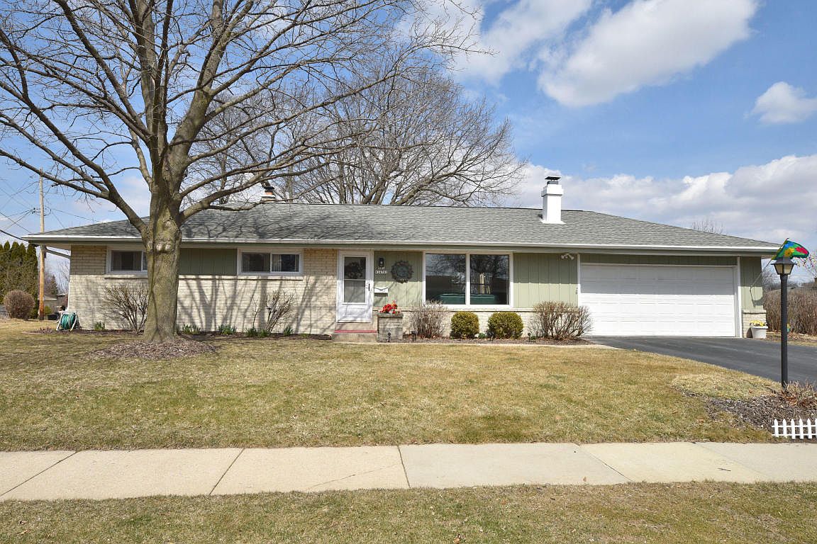 82 Oxford St, Menomonee Falls, WI 53051 Zillow