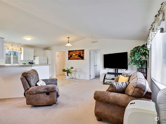 4th image of 20103 44th Avenue Ct E