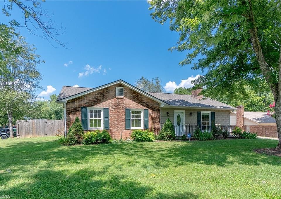 1st image of 301 Acacia Ct