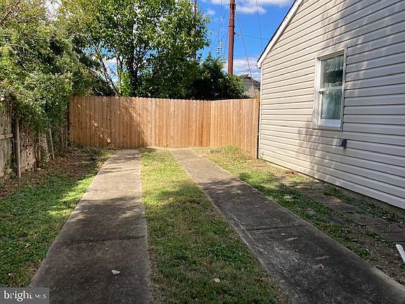 3rd image of 13 Railroad Ave