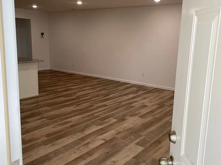 432 E James Dr — Photo 2