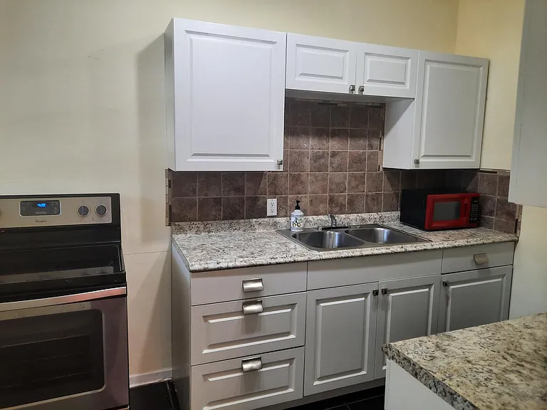 512 Phoenix Ave — Photo 10