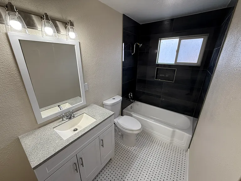 10652 Collett Ave #3 — Photo 9