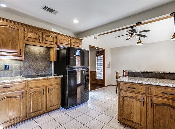 5th image of 2106 Diamond Oaks Dr