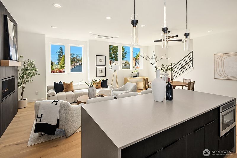 5th image of 7332 25th Avenue NW