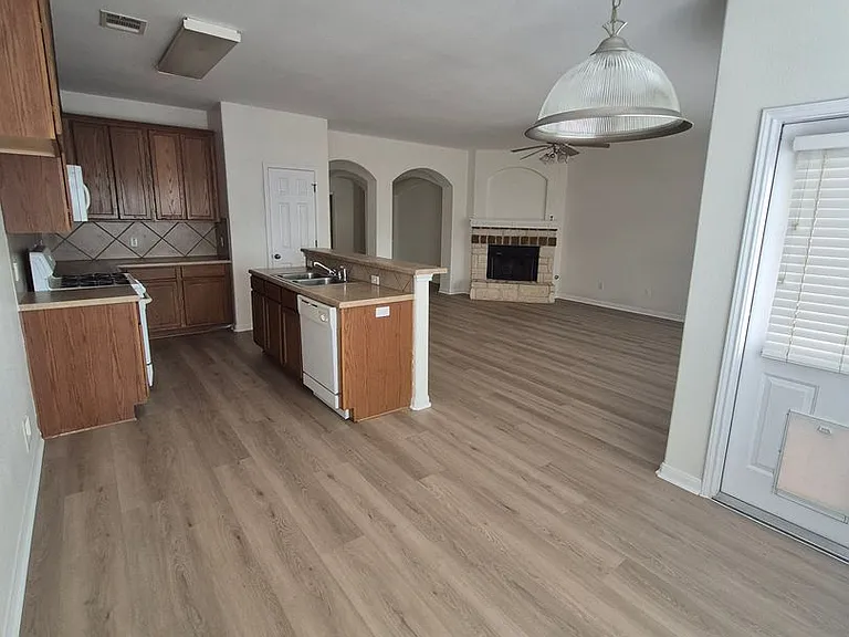 1908 Wheaton Trl — Photo 13