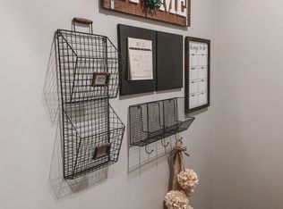 221 E Stone Creek Ln, Valparaiso, IN 46383