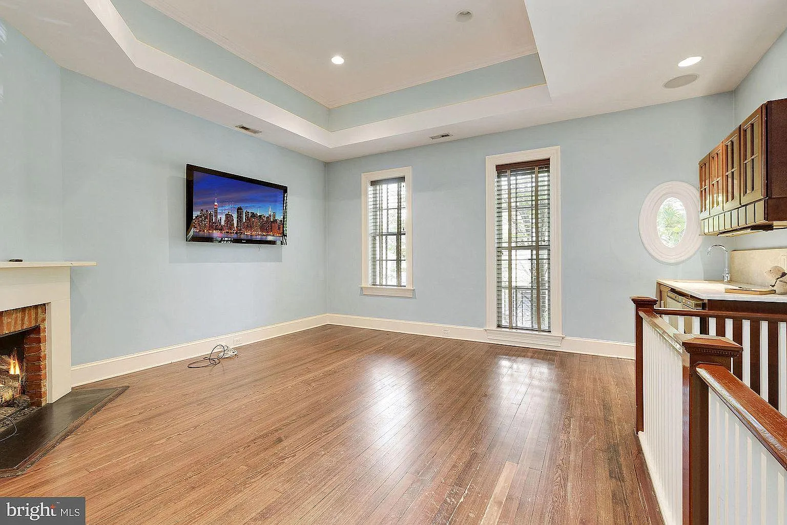 2 bed, 1100 sqft, $4,690 — Photo 4