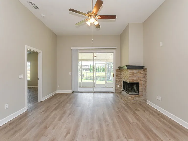 10243 Allenwood Dr — Photo 4