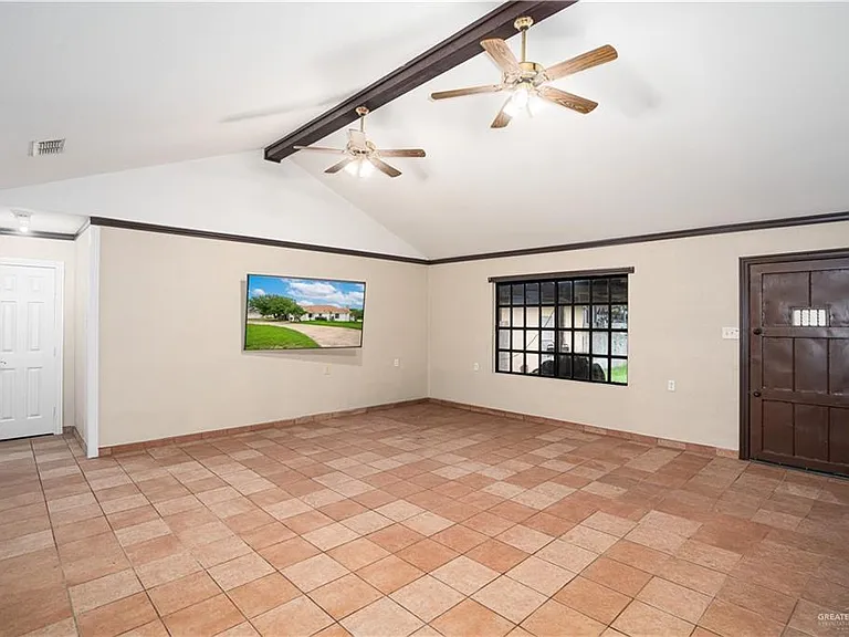 200 S Bentsen Rd — Photo 10