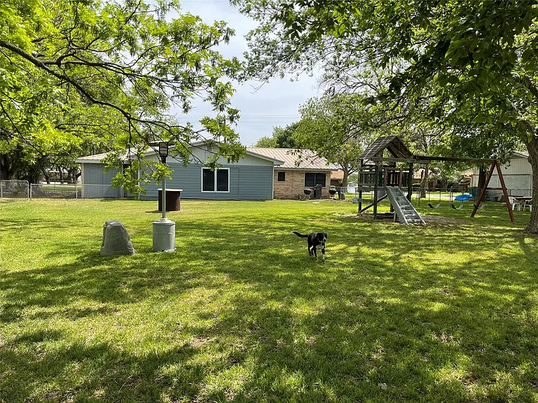 215 Flamingo Cir — Photo 3