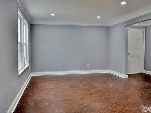 4th image of 27 Bedfordshire Dr #A