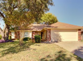 2518 McKensie Ln, Grand Prairie, TX 75052