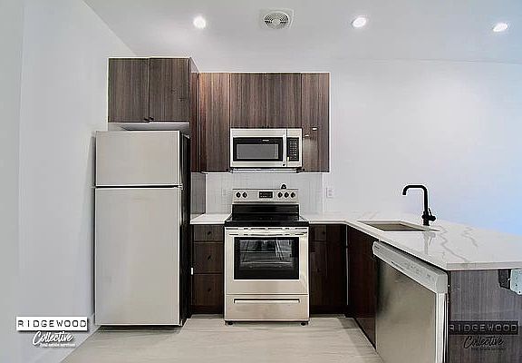3rd image of 292 Weirfield St