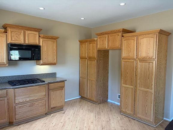 4th image of 32596 Galleano Ave