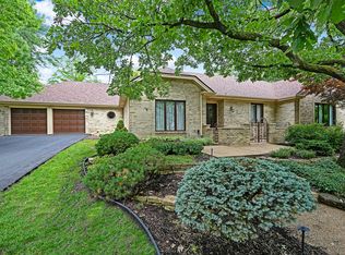 8130 Ridgepointe Dr, Burr Ridge, IL 60527