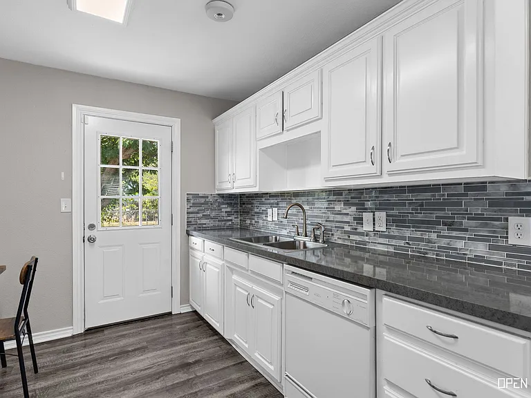 4300 Boren Ave — Photo 24