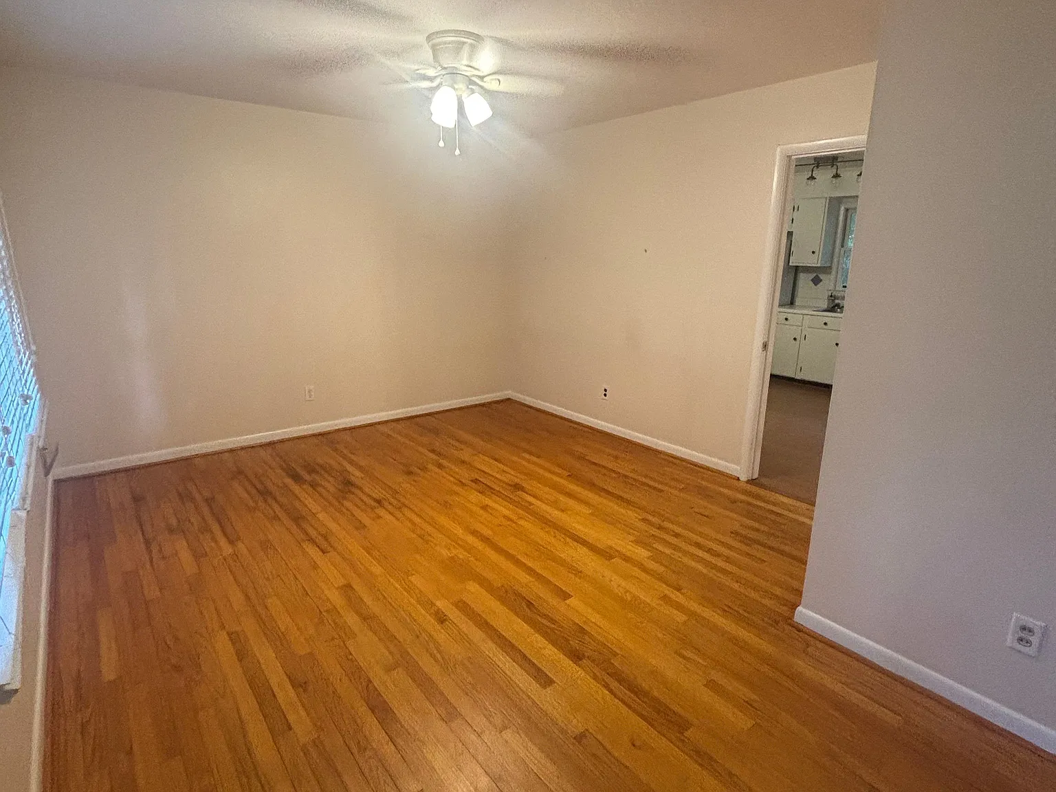 3 bed, 2.0 bath, 1360 sqft, $1,800 — Photo 4