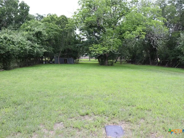 1006 Johnson St, Lockhart, TX 78644