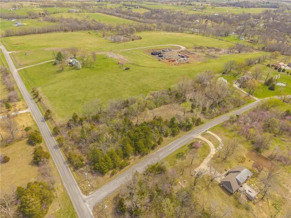 22217 NE 164th St, Kearney, MO 64060