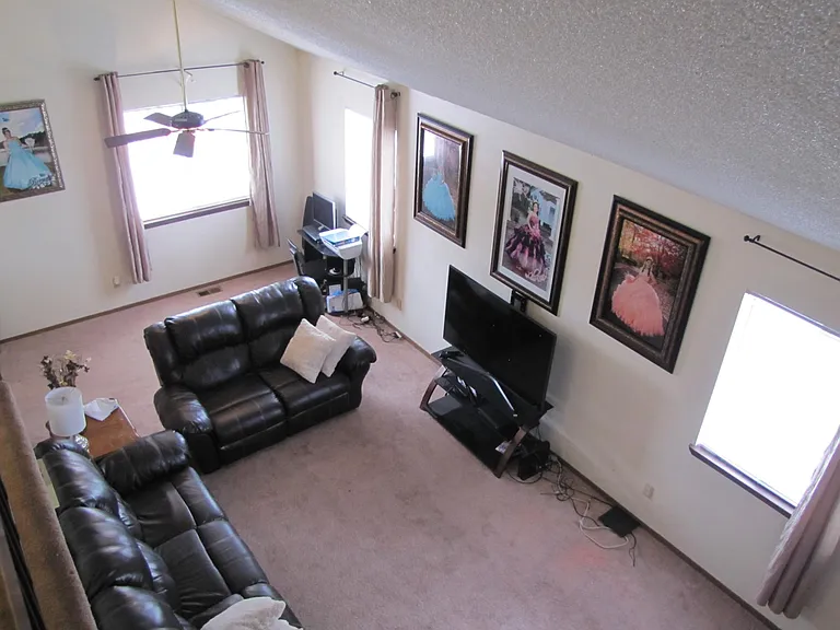 8904 Everett St — Photo 10