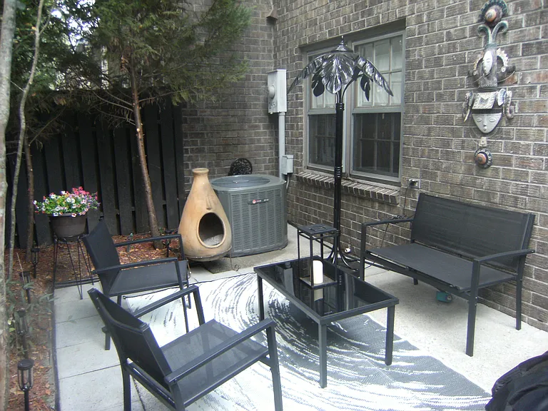 2451 Realm St — Photo 18