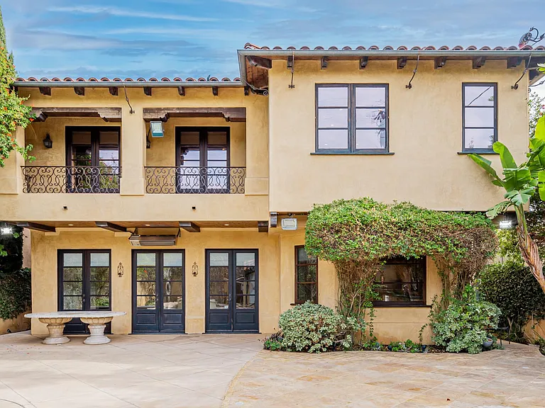 305 N Palm Dr — Photo 43