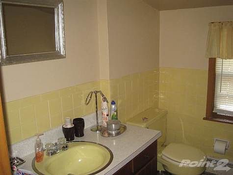 Division Street Duplex 005