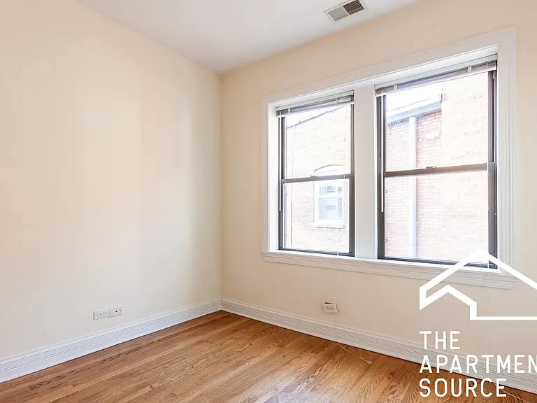 622 W Roscoe St #3B — Photo 4