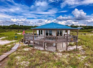 367 Gulf Shore Dr, Carrabelle, FL 32322