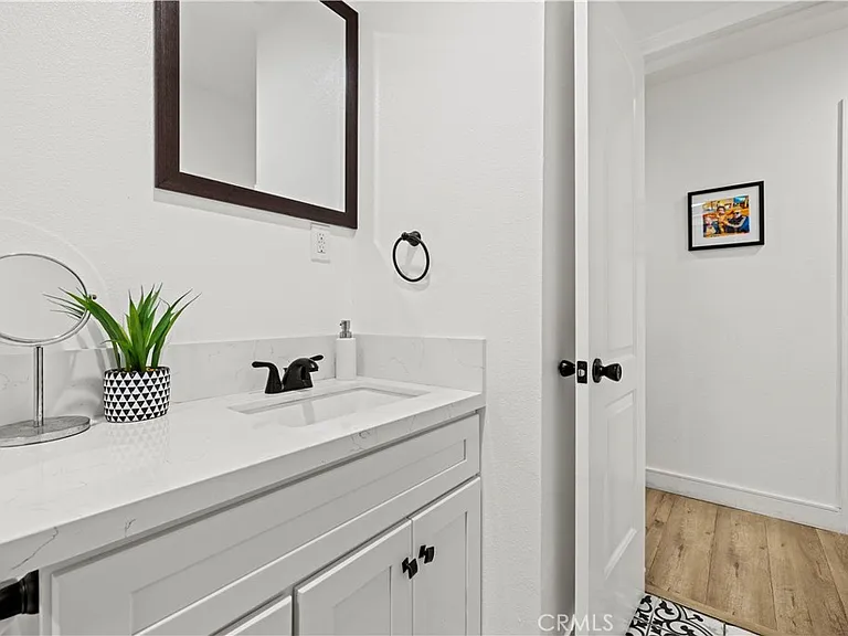 467 Susan Ave — Photo 17
