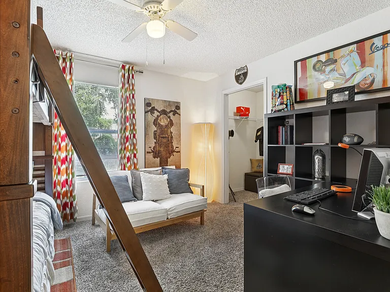 University Park Apartments — Photo 9