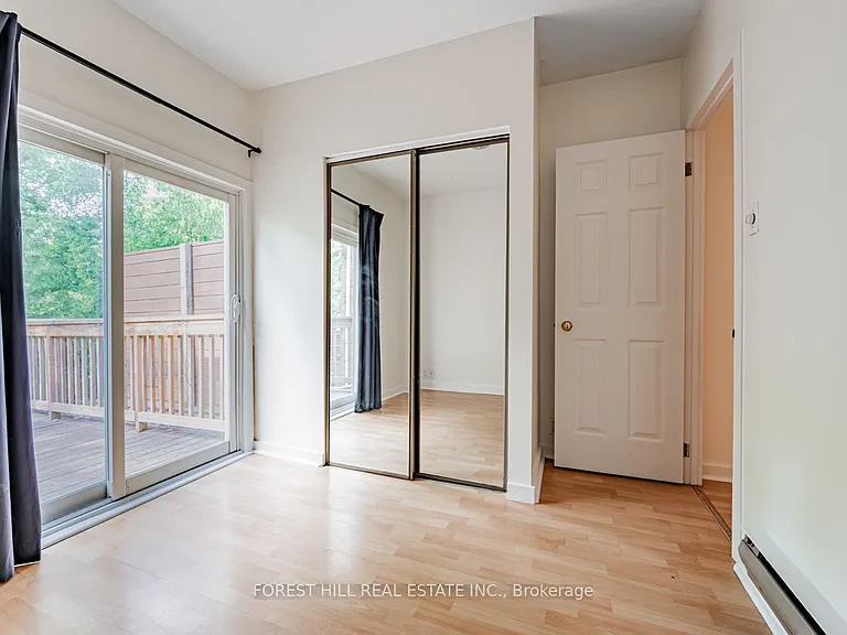 70 Macpherson Ave #UPPER — Photo 20
