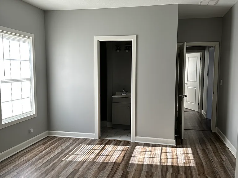 1119 Biltmore St — Photo 10