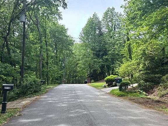 4th image of 2710 Northlake Rd