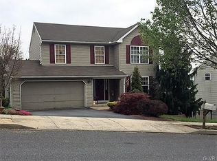 5044 Foxdale Dr, Whitehall, PA 18052