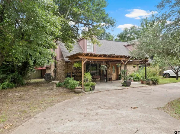 504 E 3rd St, Mount Pleasant, TX 75455