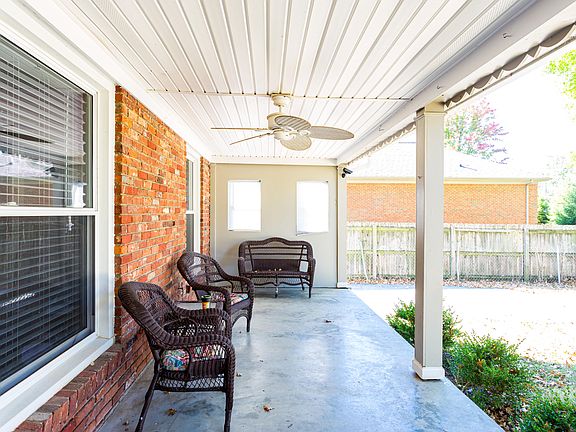 3rd image of 10614 Ward Ave