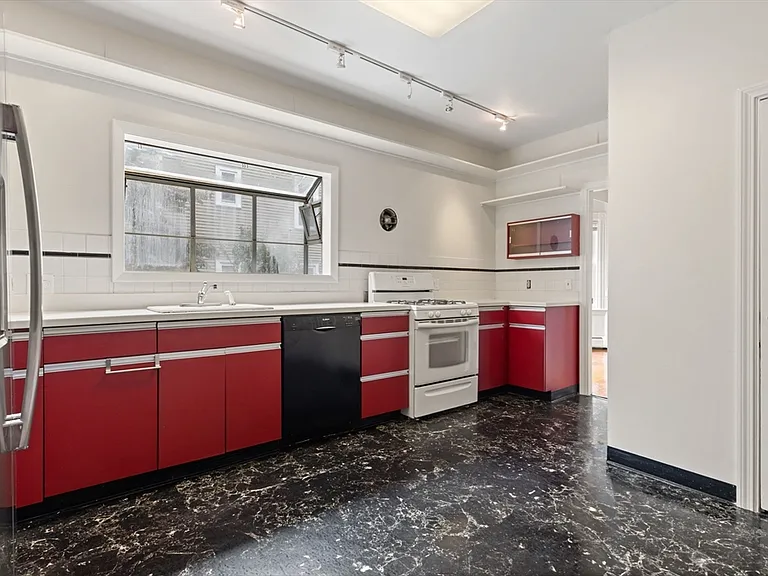 247 Park St #1 — Photo 2
