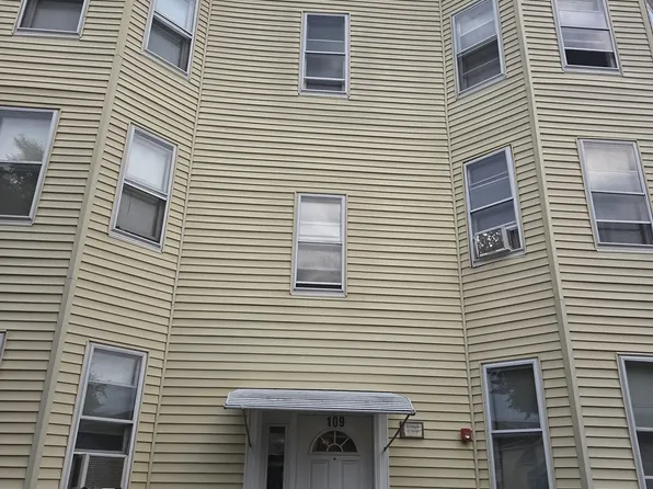 109 Grover St, Springfield, MA 01104