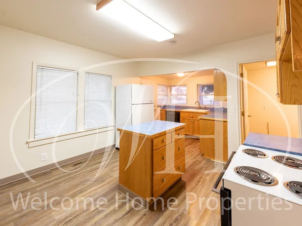 403 SW 2nd St, College Place, WA 99324