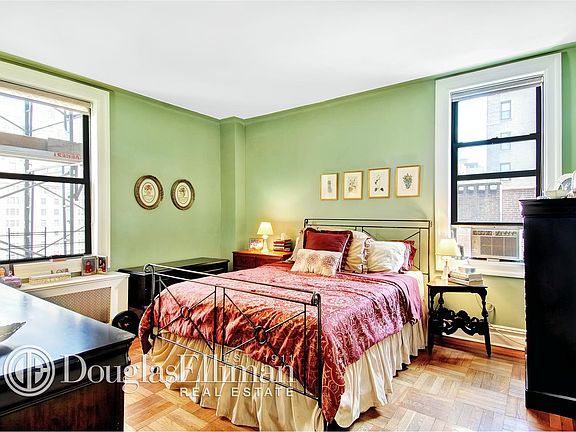 4th image of 514 W End Ave #10A
