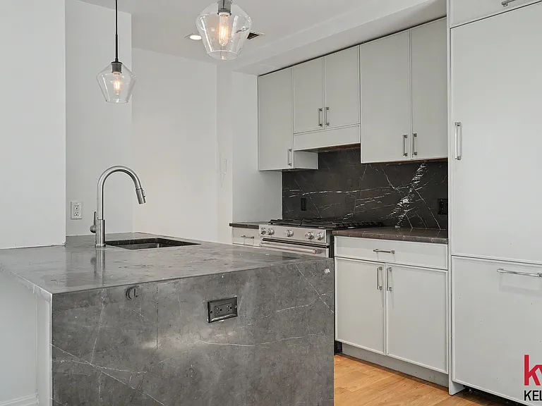 554 4th Ave #E6 — Photo 4