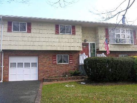 2nd image of 24 Algonquin Ave