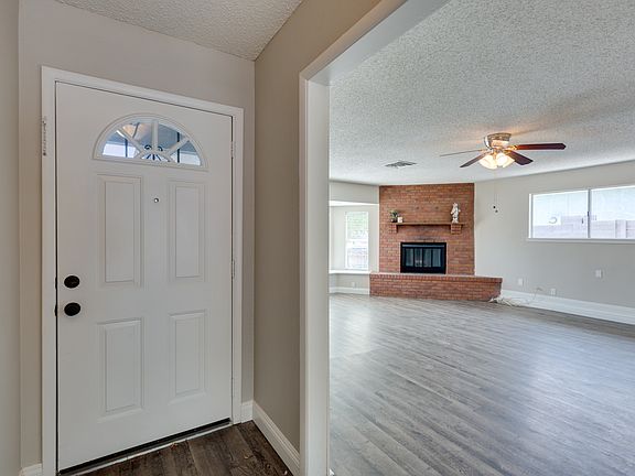 3rd image of 6208 Silverfield Dr