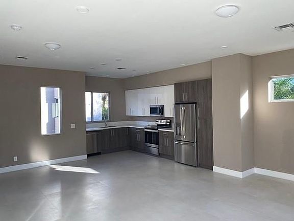 2nd image of 612 NE 12th Ave #612