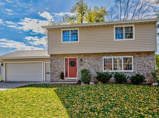 2221 McKinley Ct, Ames, IA 50010