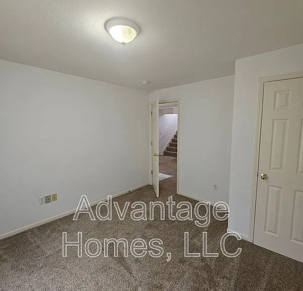 801 Johnson Cir #B — Photo 16