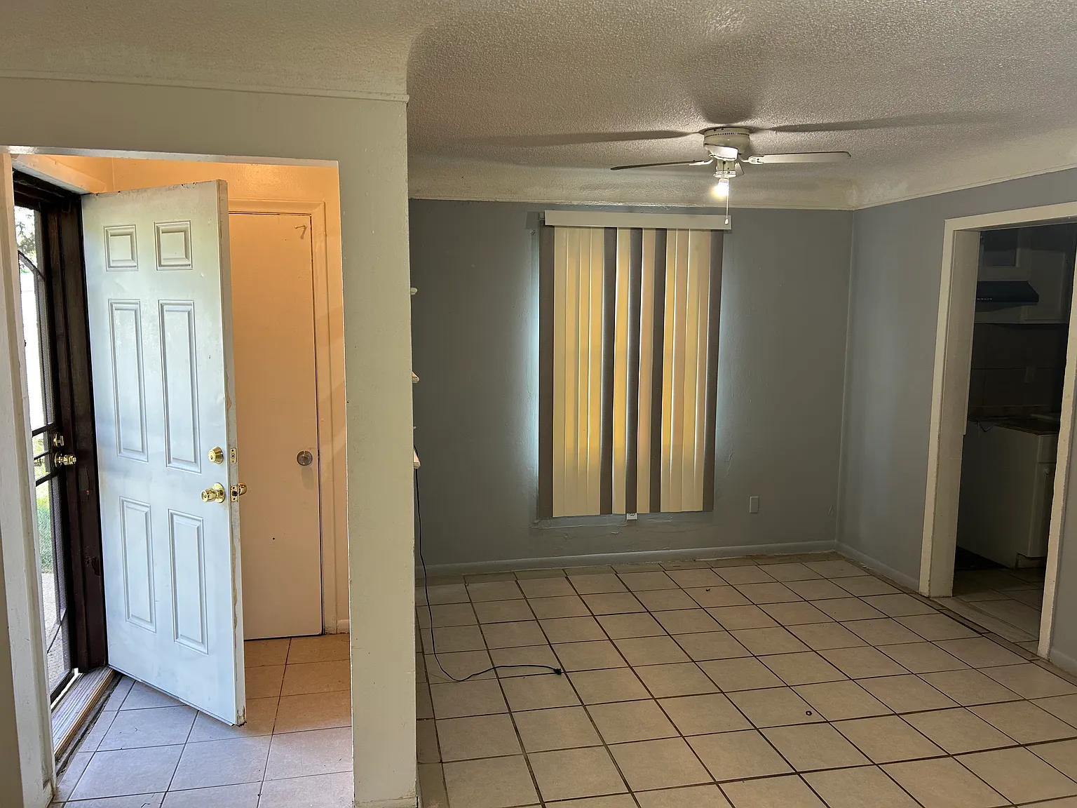 5 bed, 1396 sqft, $1,600 — Photo 3