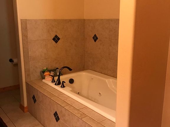 Master jetted tub
